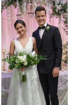 Sasha Calle (Lola) and Michael Mealor (Kyle) 